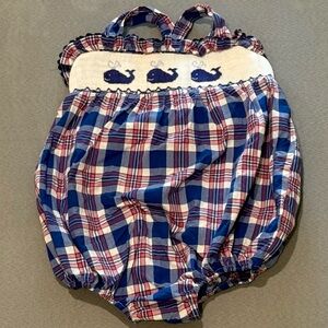 Smocked whale bubble